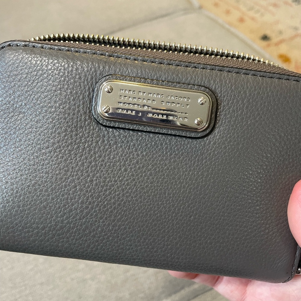 Marc by Marc Jacobs Standard Supply Gray Leather Wallet with Zipper